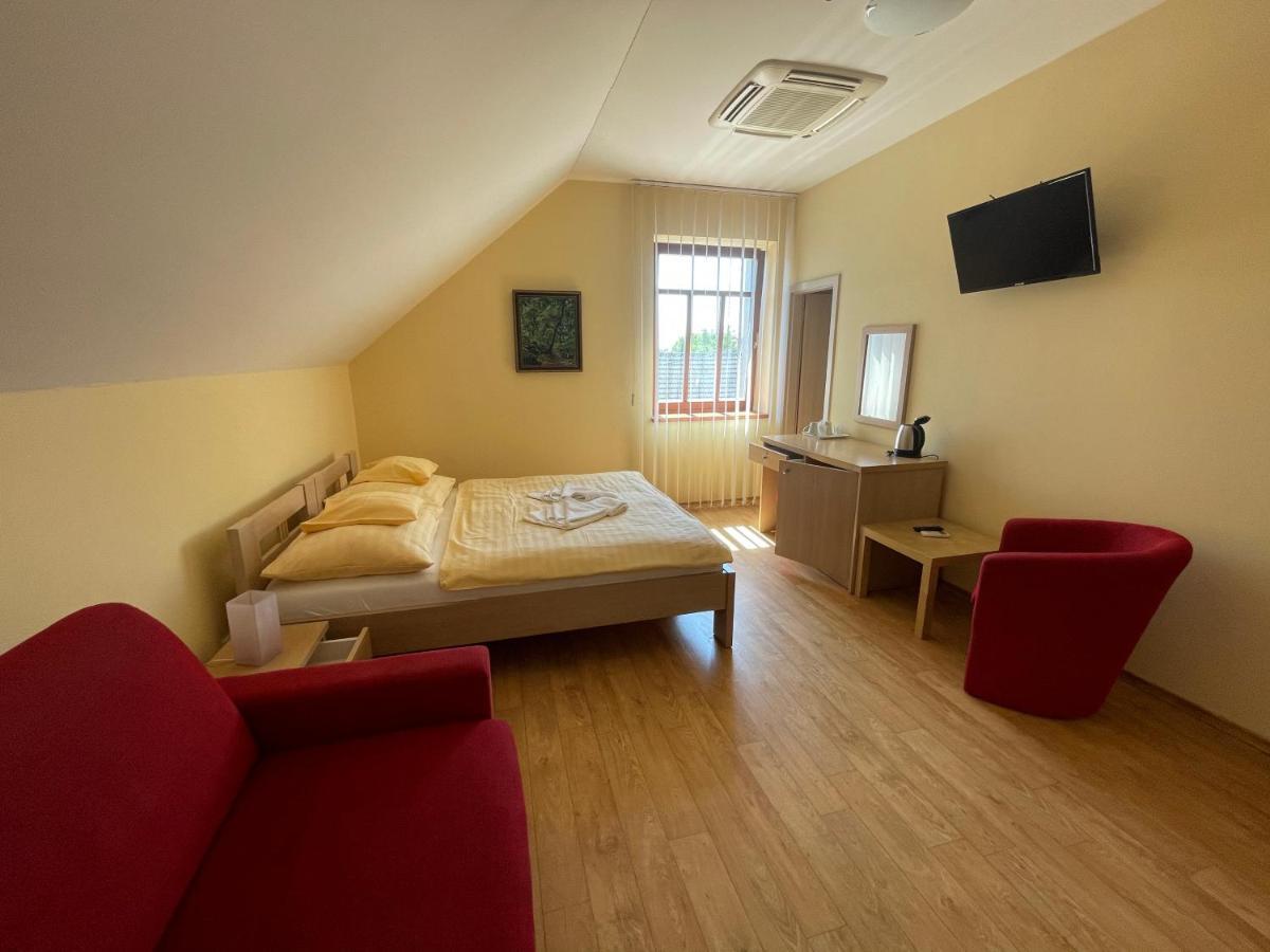 Penzion U Bohusa Lednice Dış mekan fotoğraf